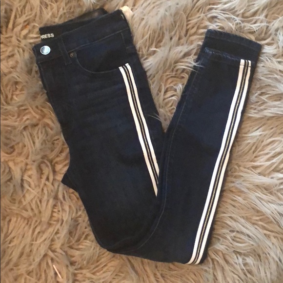 NWOT. HIGH WAISTED SIDE STRIPE ANKLE LEGGINGS. - Picture 5 of 5